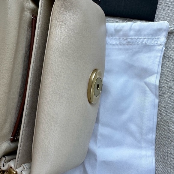 Coach Pillow Tabby 18 - Picture 5 of 5